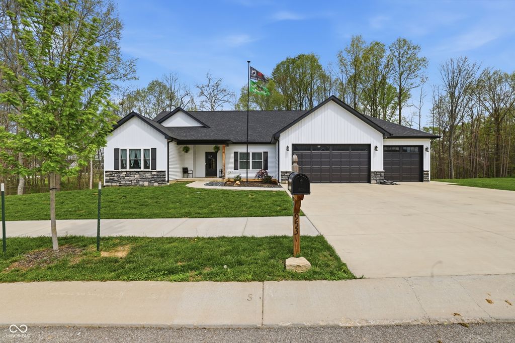 953 S Lantern Lane, Ellettsville, IN 47429