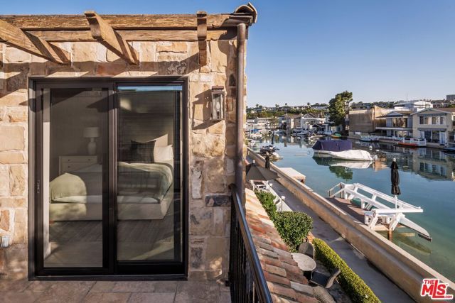 305 Grand Canal 8, Newport Beach, CA 92662