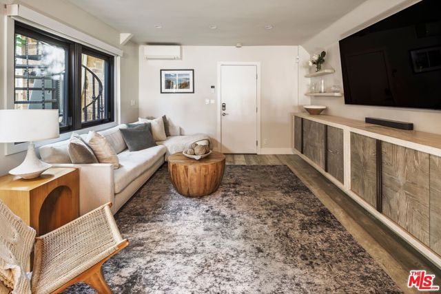 305 Grand Canal 8, Newport Beach, CA 92662