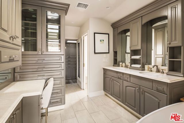 305 Grand Canal 8, Newport Beach, CA 92662