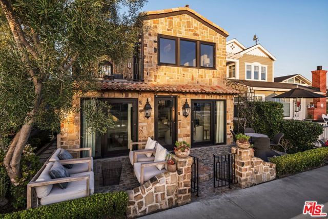 305 Grand Canal 8, Newport Beach, CA 92662