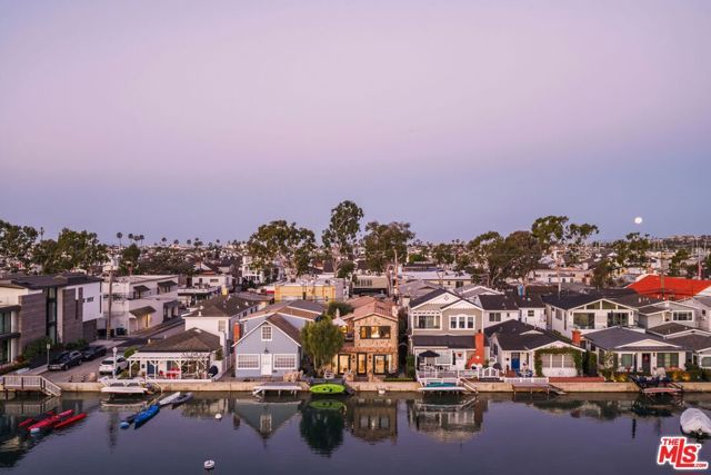305 Grand Canal 8, Newport Beach, CA 92662