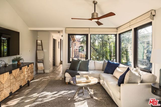 305 Grand Canal 8, Newport Beach, CA 92662