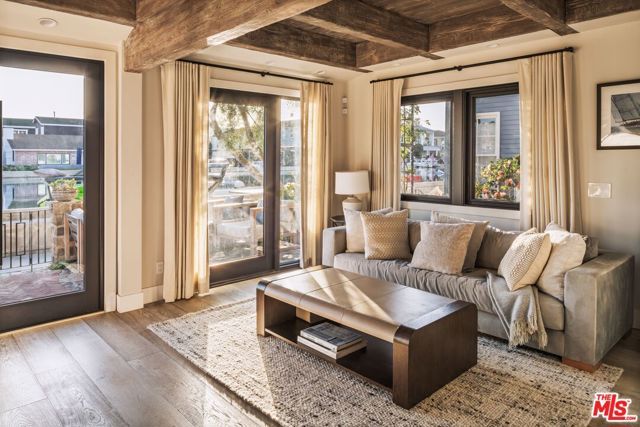 305 Grand Canal 8, Newport Beach, CA 92662