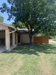 600 howard ST A, Taylor, TX 76574