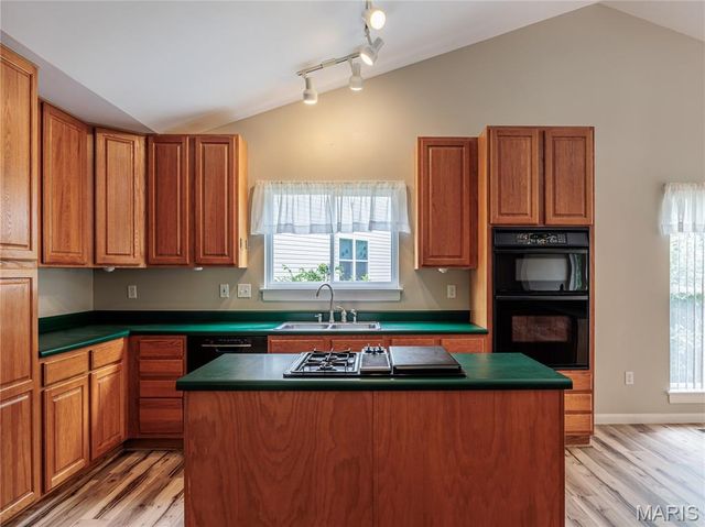 10 MERAMEC BLUFFS Court, Eureka, MO 63025