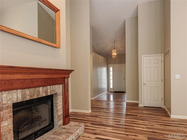 10 MERAMEC BLUFFS Court, Eureka, MO 63025
