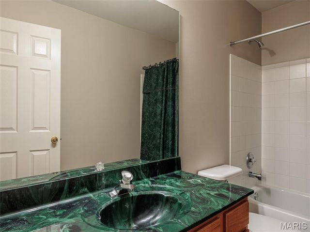 10 MERAMEC BLUFFS Court, Eureka, MO 63025