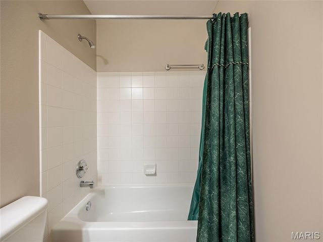 10 MERAMEC BLUFFS Court, Eureka, MO 63025
