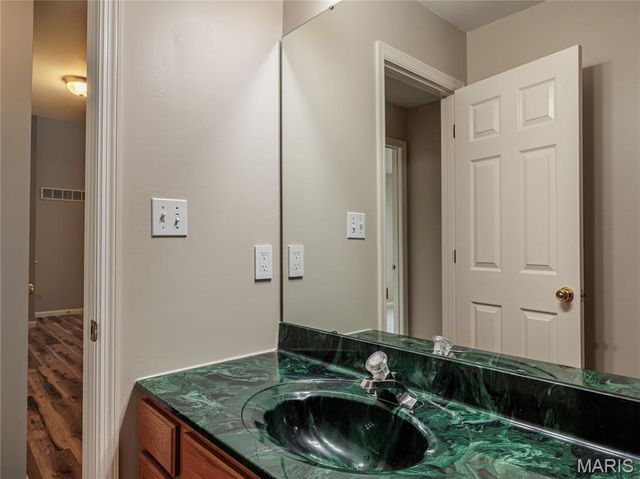 10 MERAMEC BLUFFS Court, Eureka, MO 63025