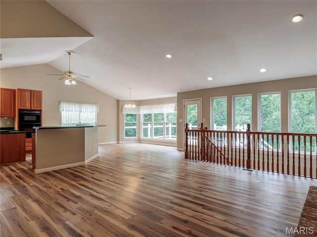 10 MERAMEC BLUFFS Court, Eureka, MO 63025