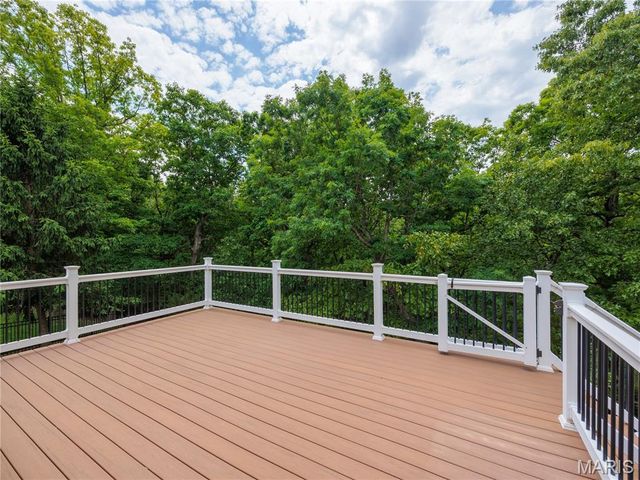 10 MERAMEC BLUFFS Court, Eureka, MO 63025