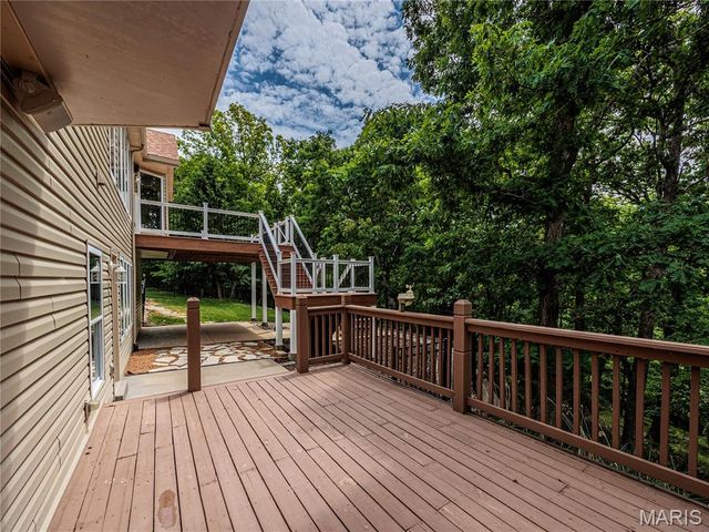 10 MERAMEC BLUFFS Court, Eureka, MO 63025