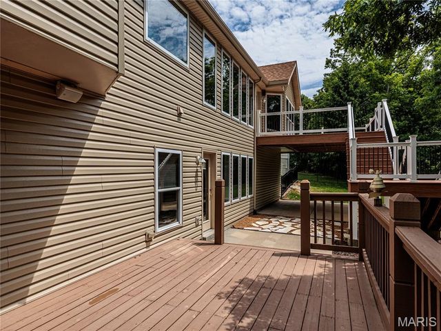 10 MERAMEC BLUFFS Court, Eureka, MO 63025