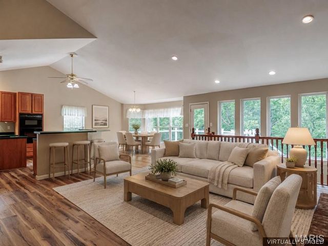 10 MERAMEC BLUFFS Court, Eureka, MO 63025