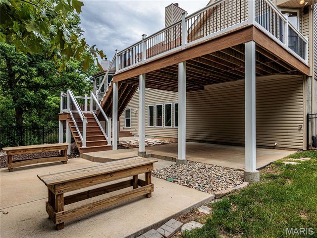 10 MERAMEC BLUFFS Court, Eureka, MO 63025