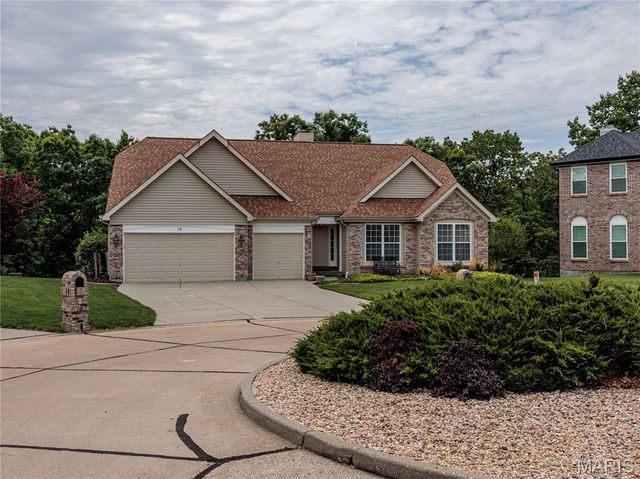 10 MERAMEC BLUFFS Court, Eureka, MO 63025