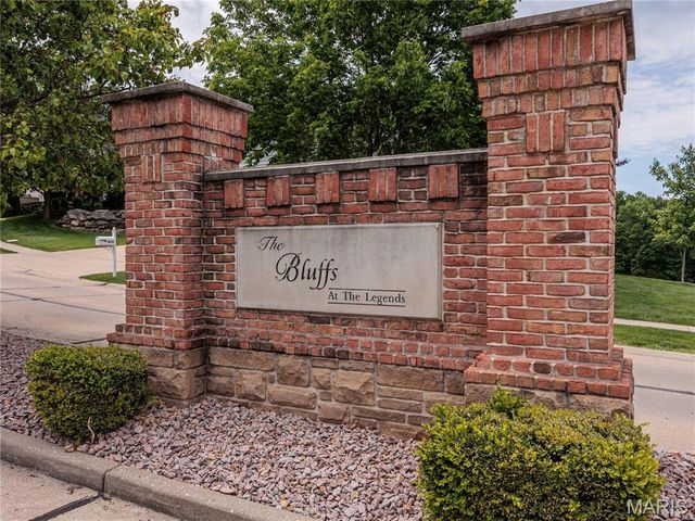 10 MERAMEC BLUFFS Court, Eureka, MO 63025