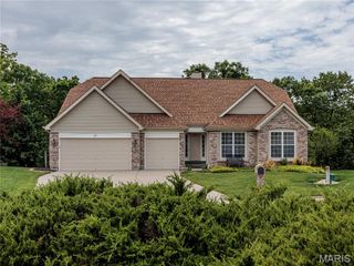 10 MERAMEC BLUFFS Court, Eureka, MO 63025