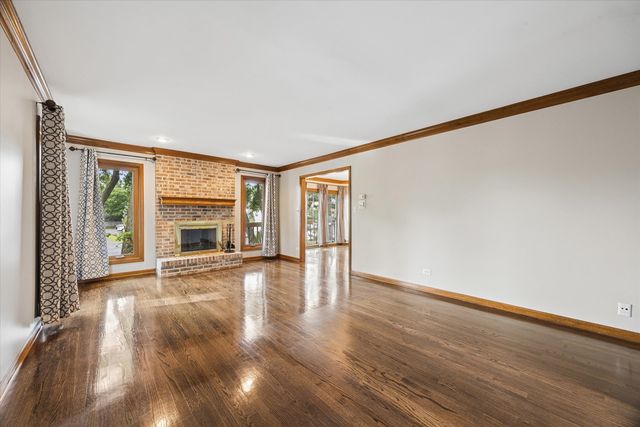 5711 Foxgate Lane, Hinsdale, IL 60521