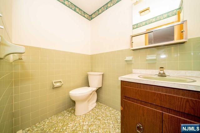20 Lafayette Street, Little Ferry, NJ 07643