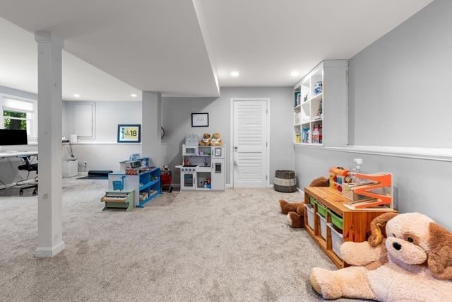 199 Ash St, Hopkinton, MA 01748