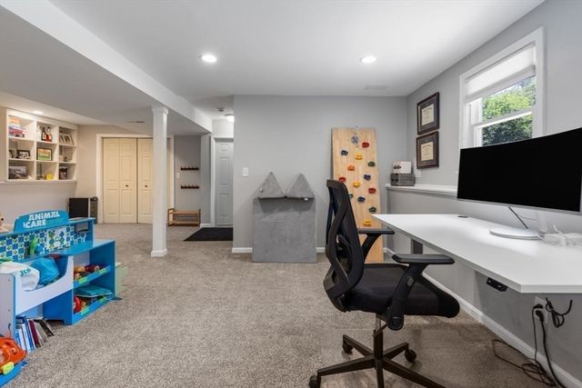199 Ash St, Hopkinton, MA 01748