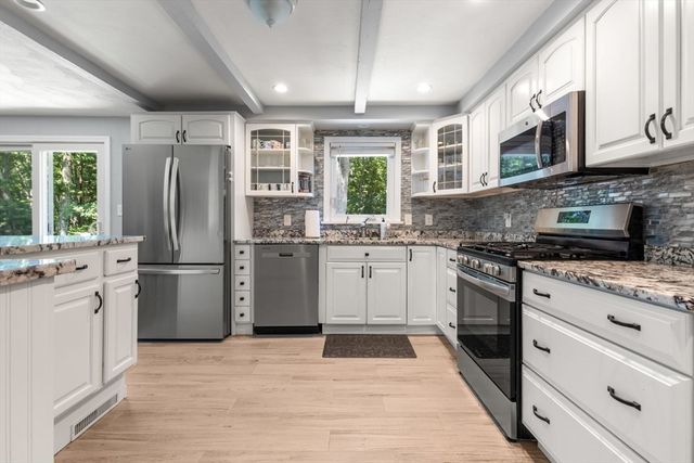 199 Ash St, Hopkinton, MA 01748