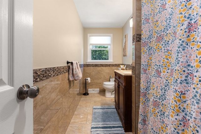 199 Ash St, Hopkinton, MA 01748