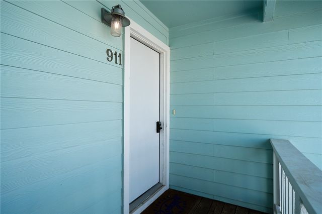 911 Sandollar St 911, Rockport, TX 78382