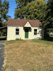 153 Connolly Drive, Hazelwood, MO 63135