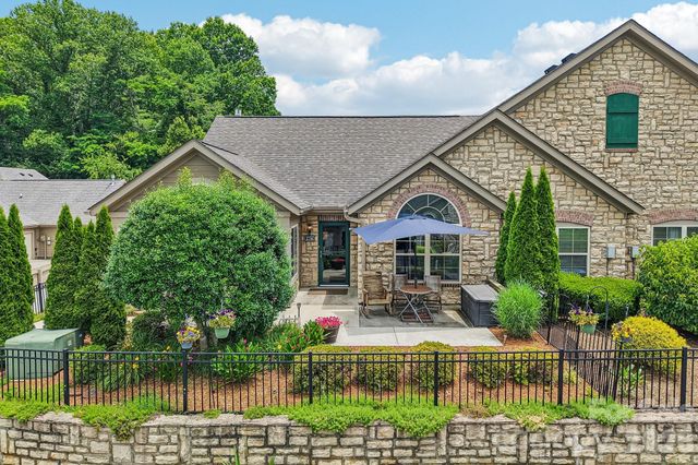 174 Summerfield Place, Flat Rock, NC 28731