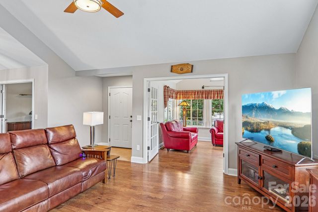 174 Summerfield Place, Flat Rock, NC 28731
