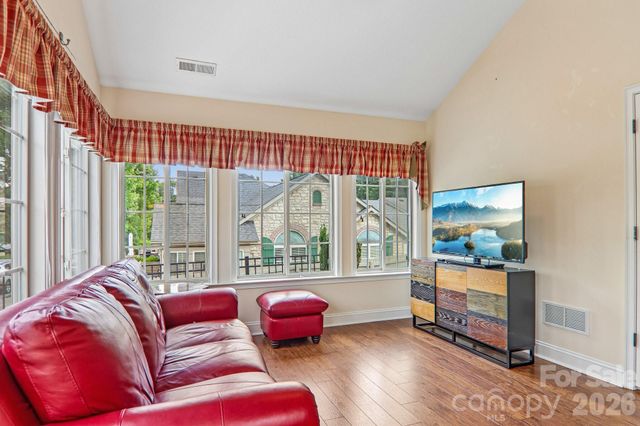 174 Summerfield Place, Flat Rock, NC 28731