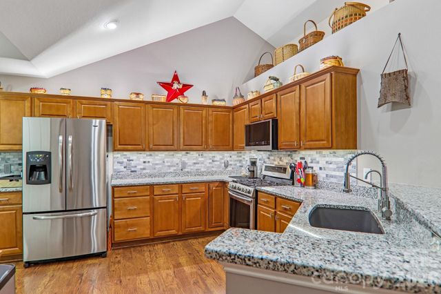 174 Summerfield Place, Flat Rock, NC 28731