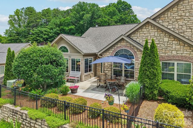 174 Summerfield Place, Flat Rock, NC 28731