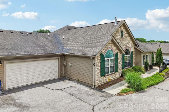 174 Summerfield Place, Flat Rock, NC 28731