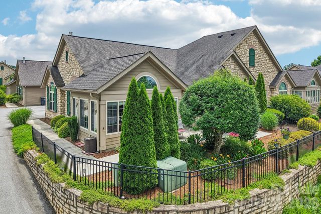 174 Summerfield Place, Flat Rock, NC 28731