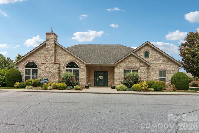174 Summerfield Place, Flat Rock, NC 28731