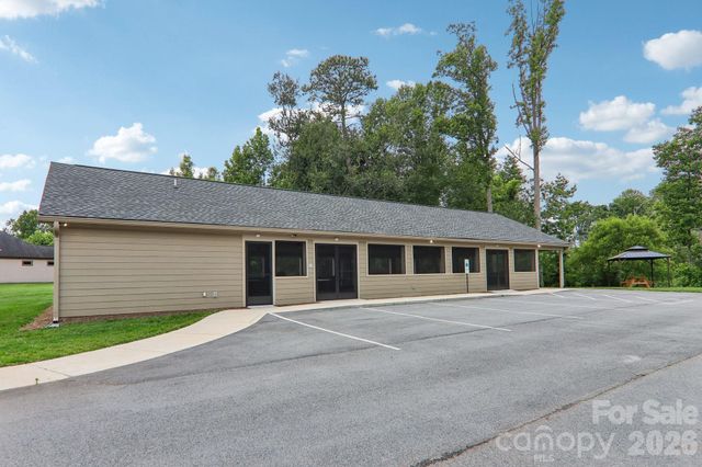 174 Summerfield Place, Flat Rock, NC 28731