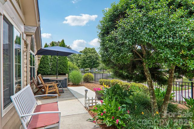 174 Summerfield Place, Flat Rock, NC 28731