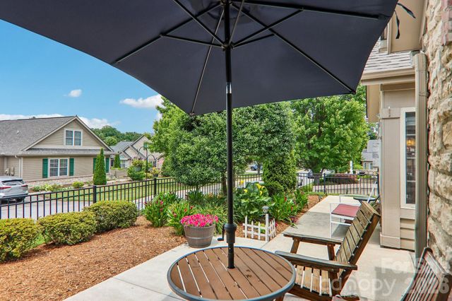 174 Summerfield Place, Flat Rock, NC 28731