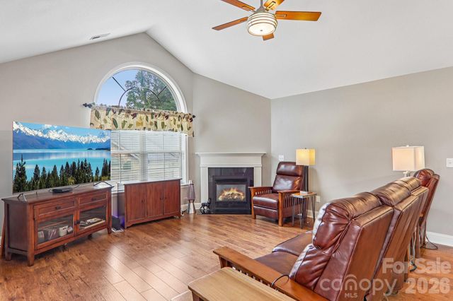 174 Summerfield Place, Flat Rock, NC 28731