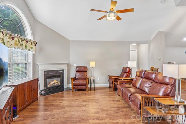 174 Summerfield Place, Flat Rock, NC 28731