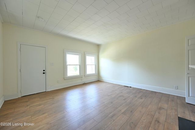 1637 W Oak St, Louisville, KY 40210