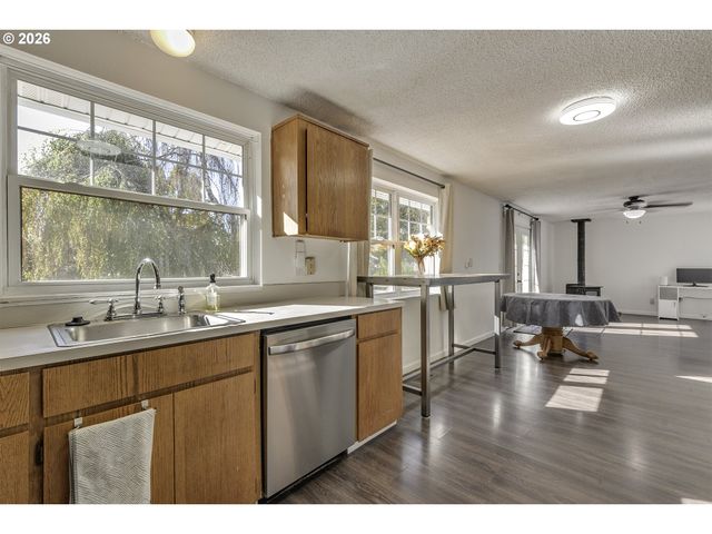 1066 Se FIR GROVE Loop, Hillsboro, OR 97123