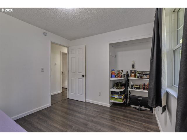 1066 Se FIR GROVE Loop, Hillsboro, OR 97123