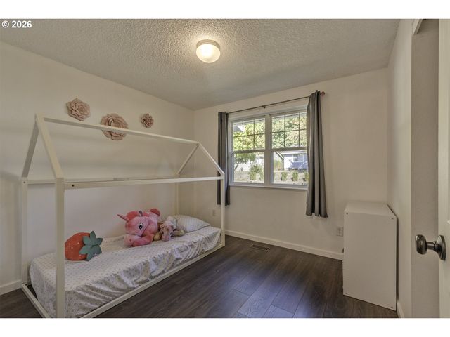 1066 Se FIR GROVE Loop, Hillsboro, OR 97123