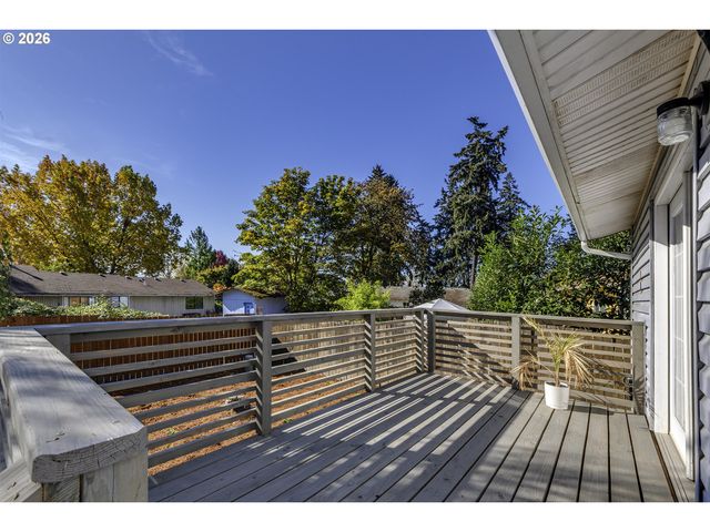 1066 Se FIR GROVE Loop, Hillsboro, OR 97123