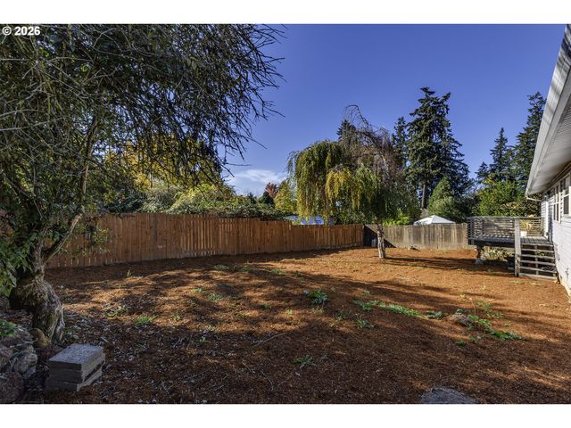 1066 Se FIR GROVE Loop, Hillsboro, OR 97123
